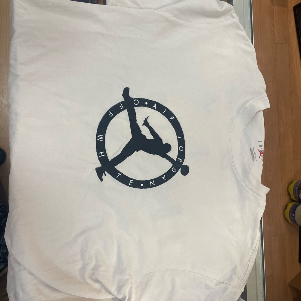 Off-white tee never worn